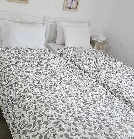 Mantos Apartmanhotel *